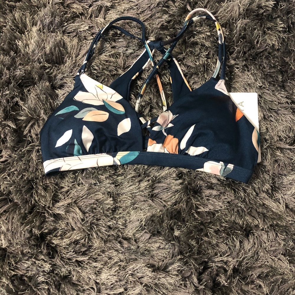 Athleta swimsuit top